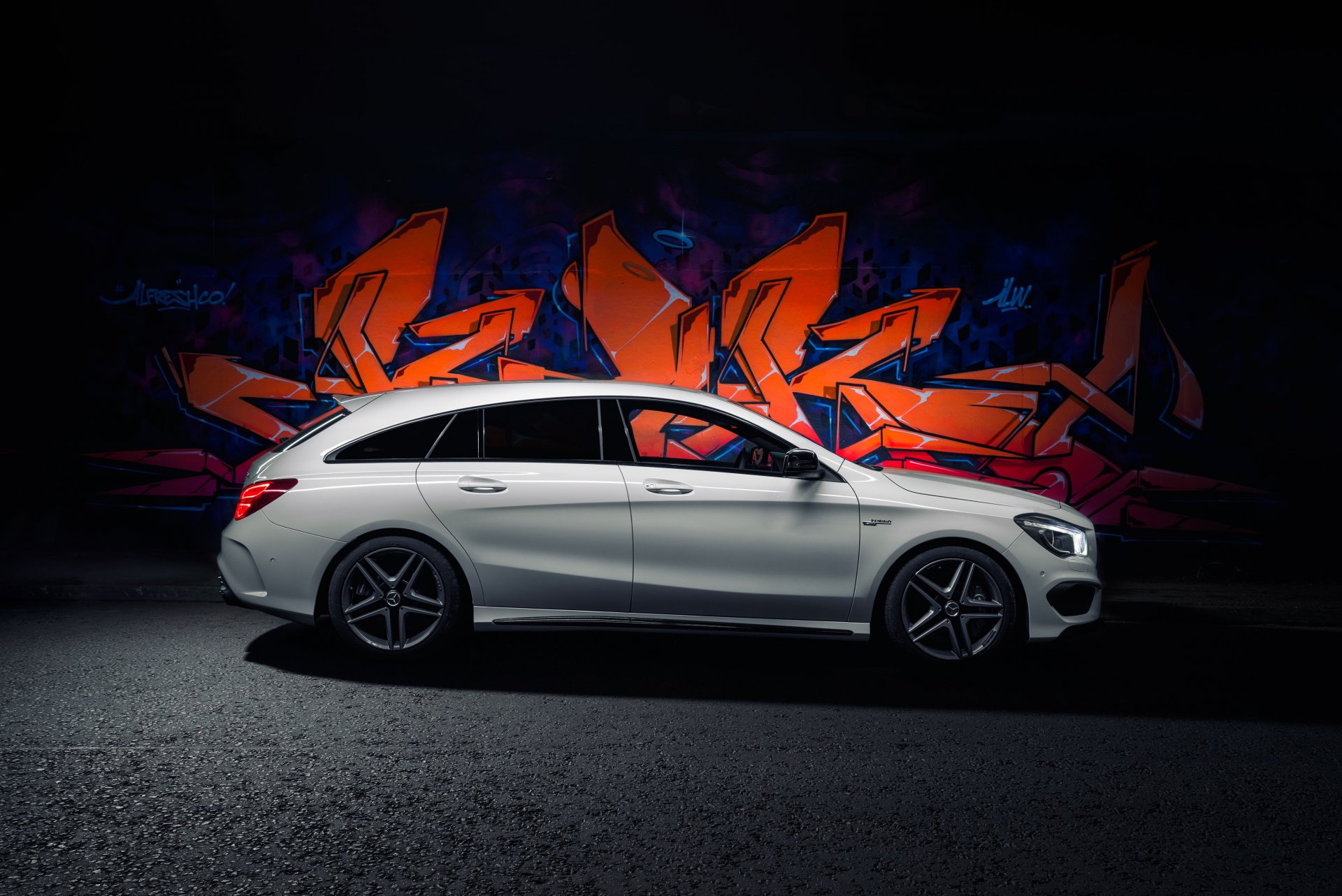 2015 mercedes amg cla 45 shooting brake wielka brytania-spec x117 graffiti mercedes amg