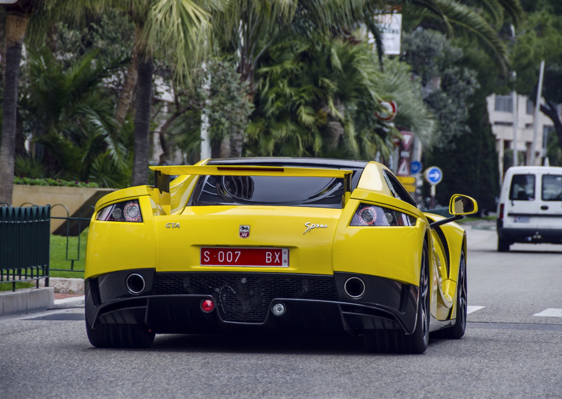 pania gta spano supercar giallo