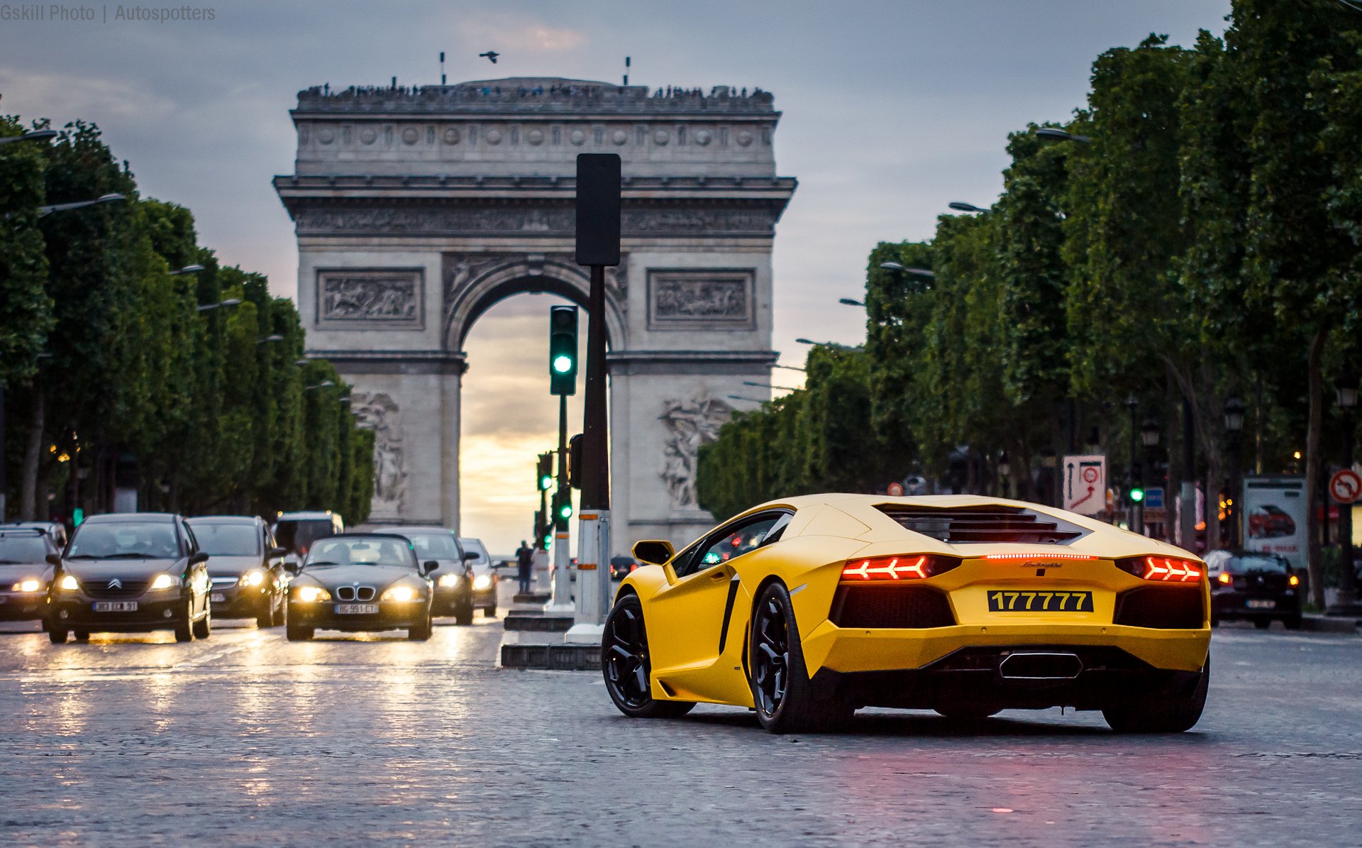 lamborghini aventador paryż samochody żółty noc