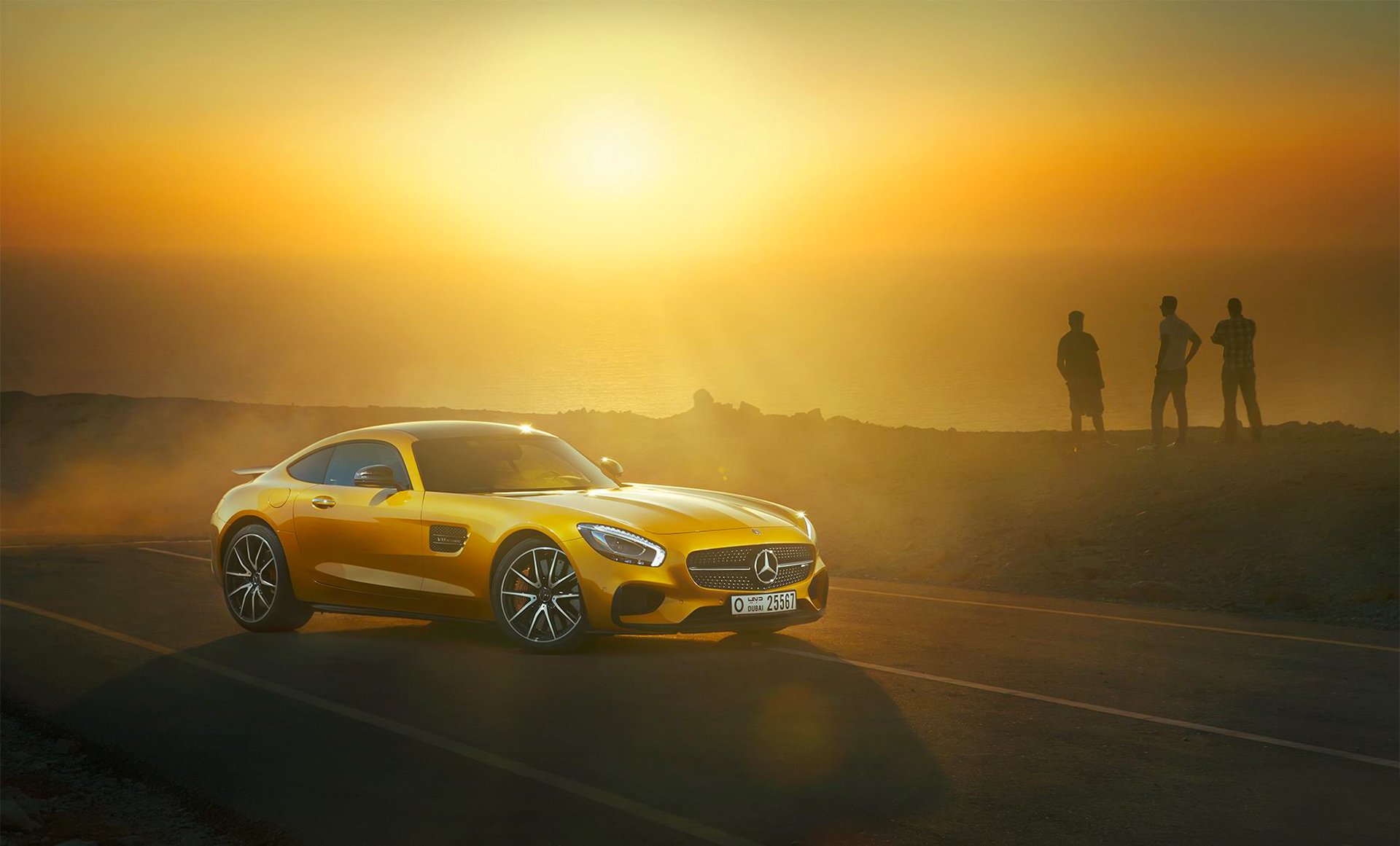 mercedes-benz amg gt s 2015 żółty słońce dzień morze droga przód