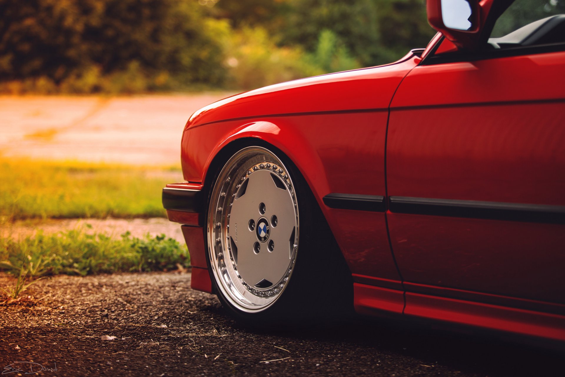 bmw e30 czerwone bmw seria 3 czerwona tarcza