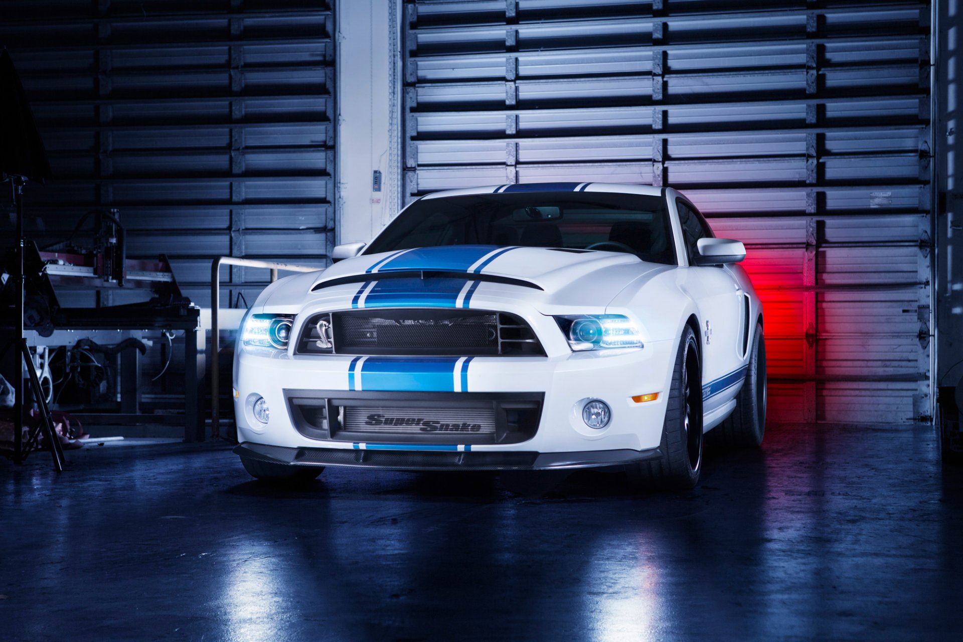 ford mustang shelby gt500 super serpent blanc avant