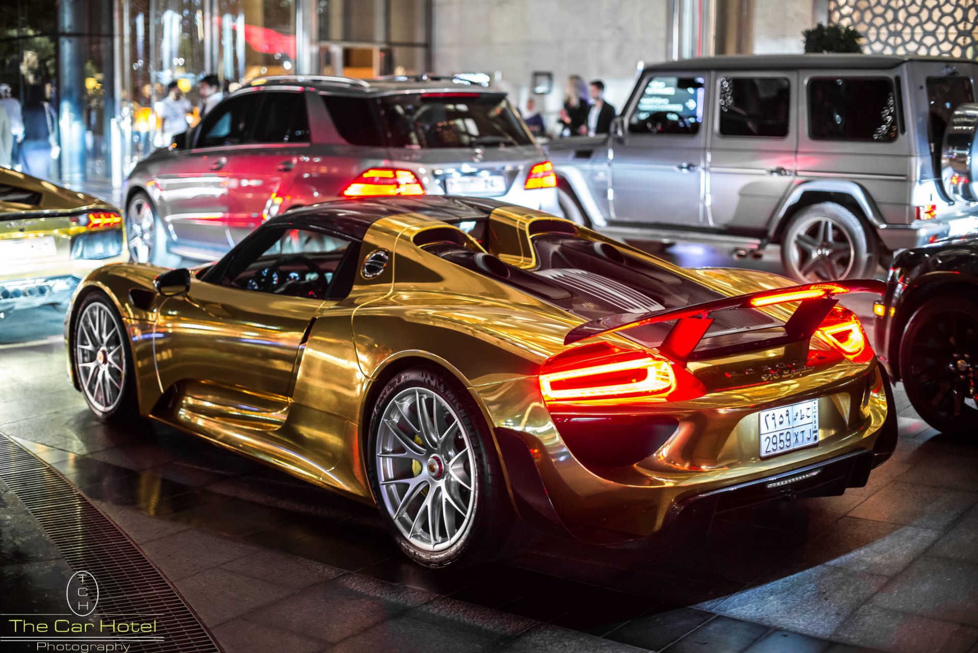 porsche spyder dorado auto