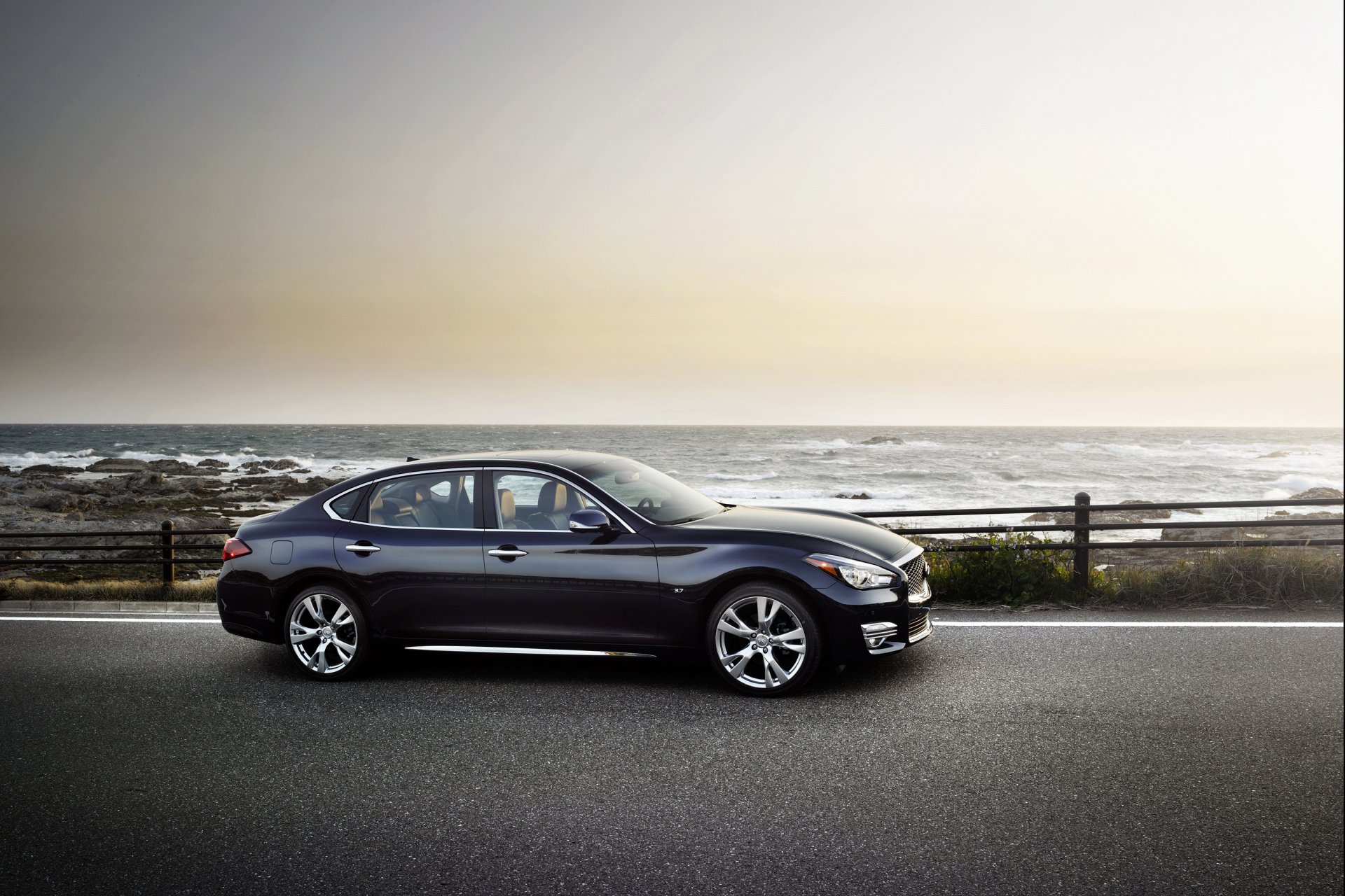 infiniti 2015 q70l black metallic on the side vehicles photo