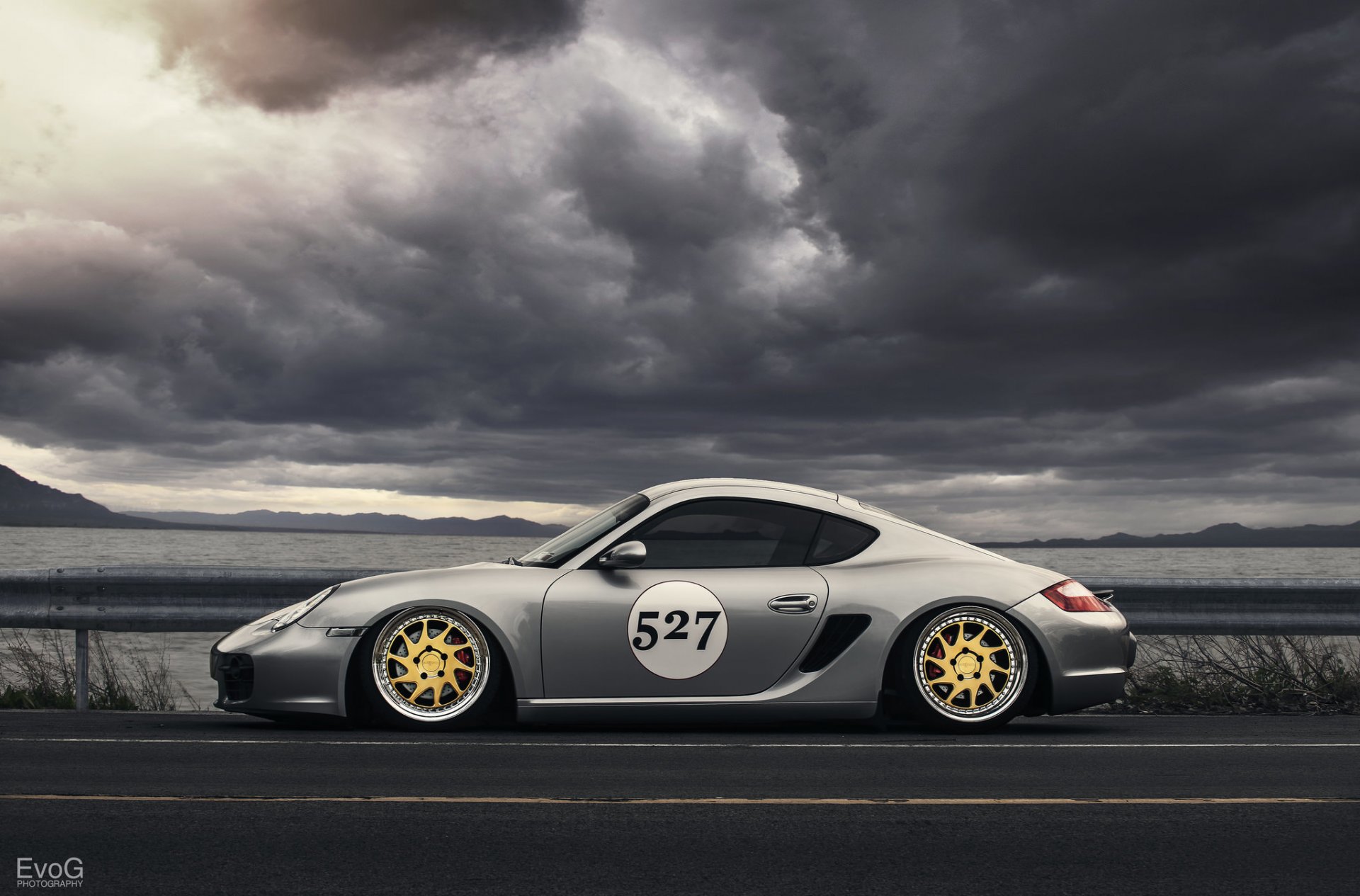 porsche cayman turbo srebrny profil