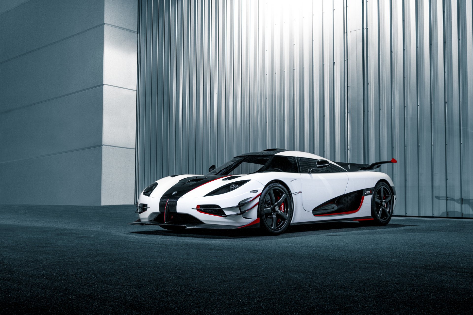 koenigsegg pojedynczy biały