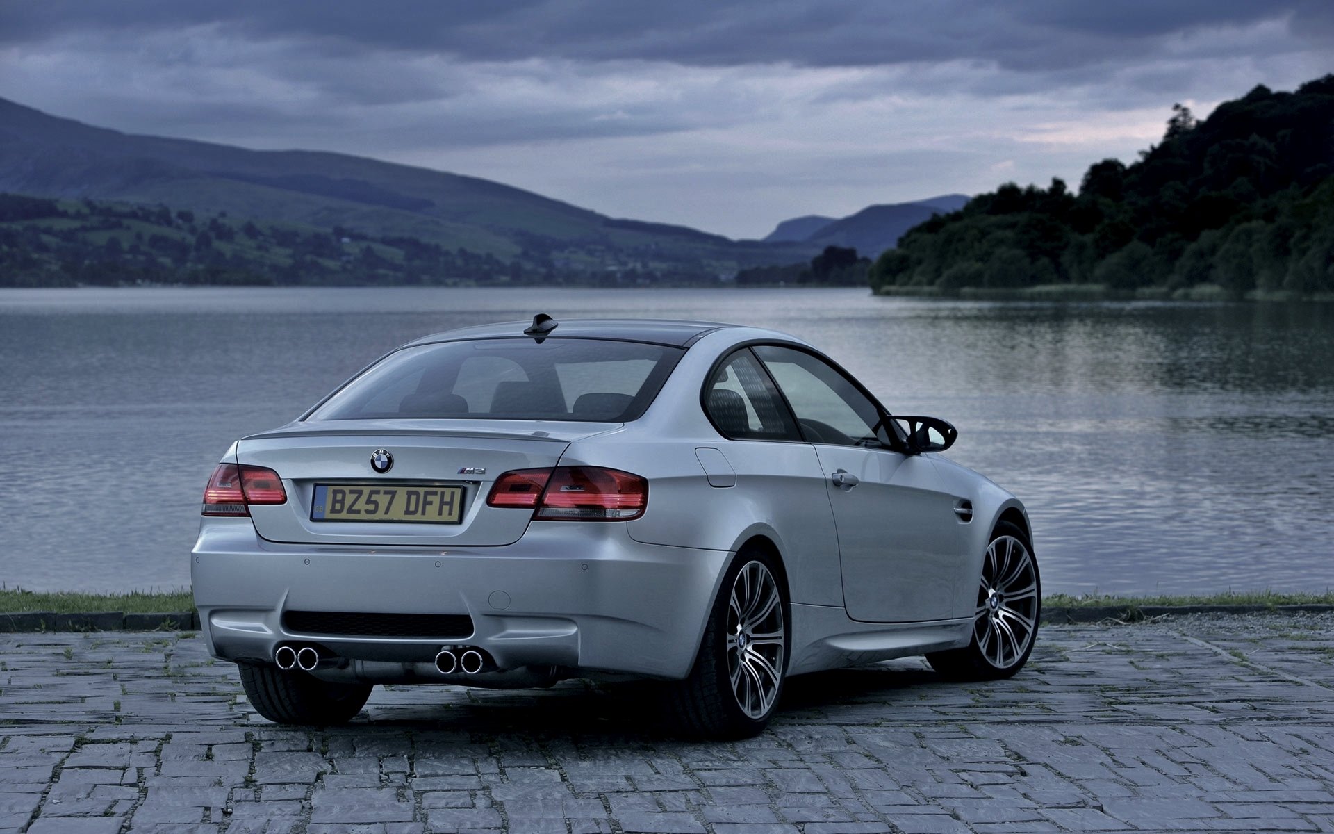 bmw m3 coupe gris auto lago nublado boomer número