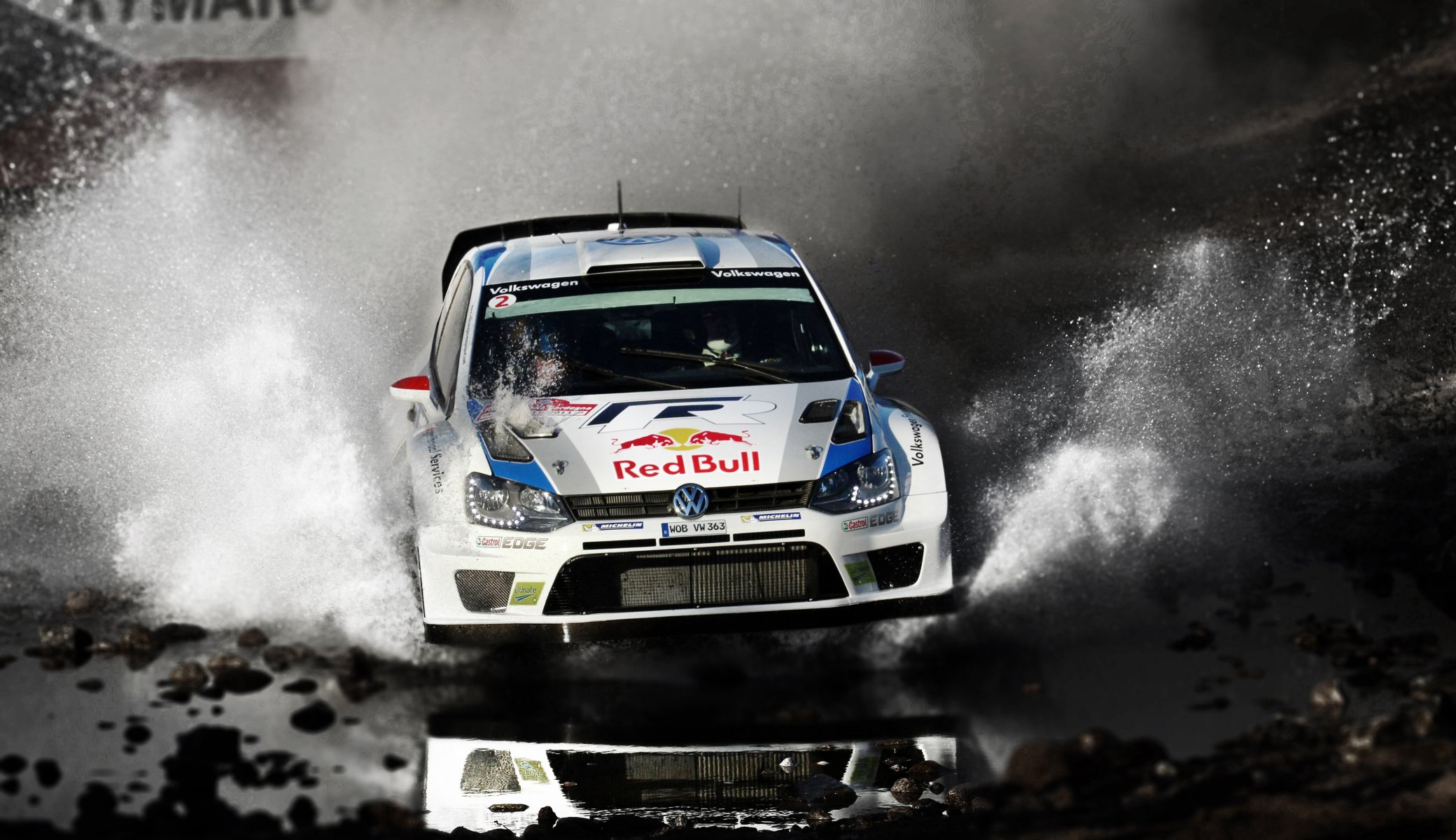 volkswagen polo wrc rally auto antepasado blanco velocidad charco salpicaduras agua