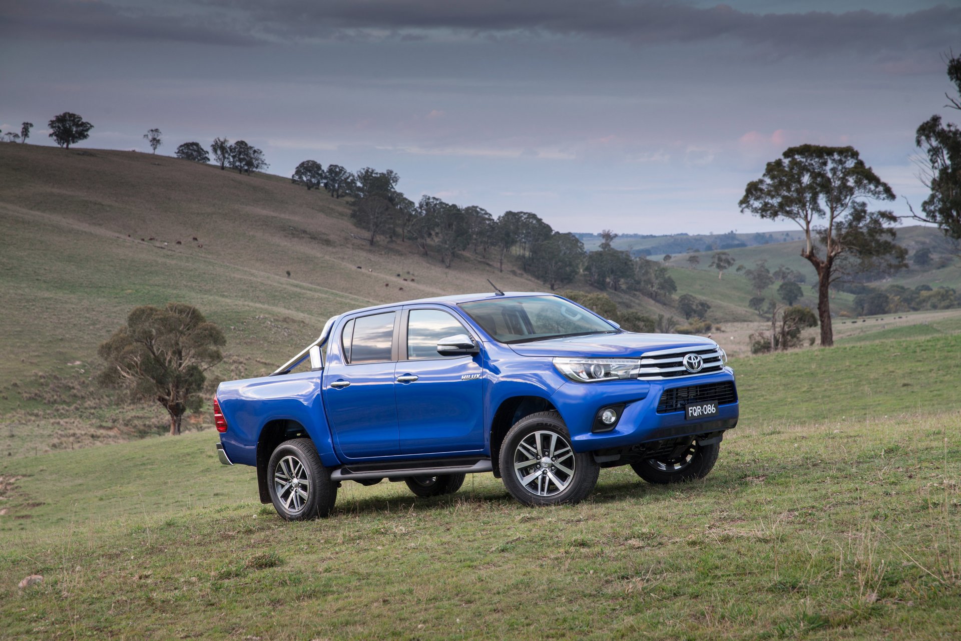 2015 toyota hilux sr5 doppia cabina 4x4 au-spec toyota helix hilux jeep pick-up