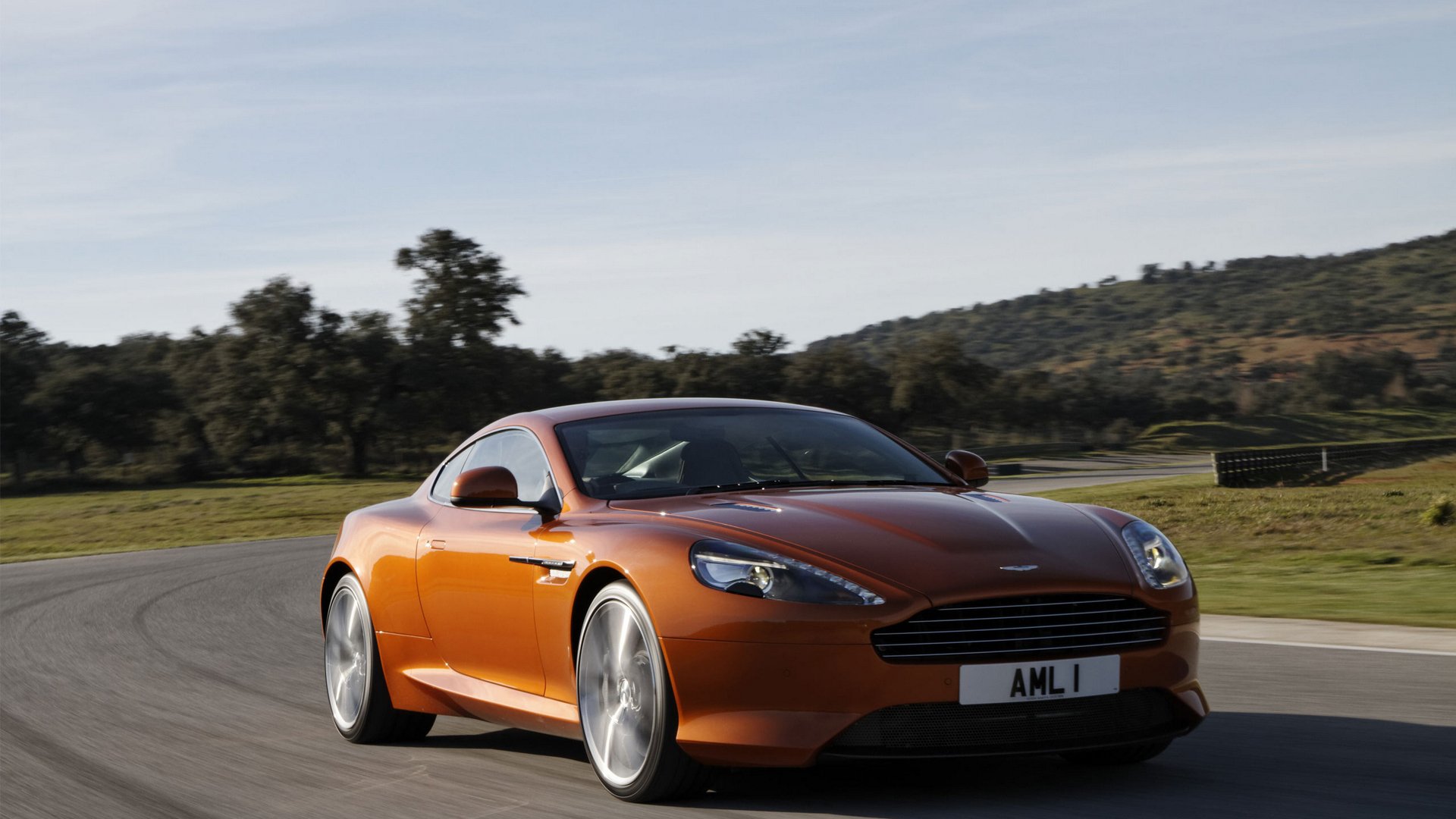 aston martin kurve coupé landschaft himmel straße