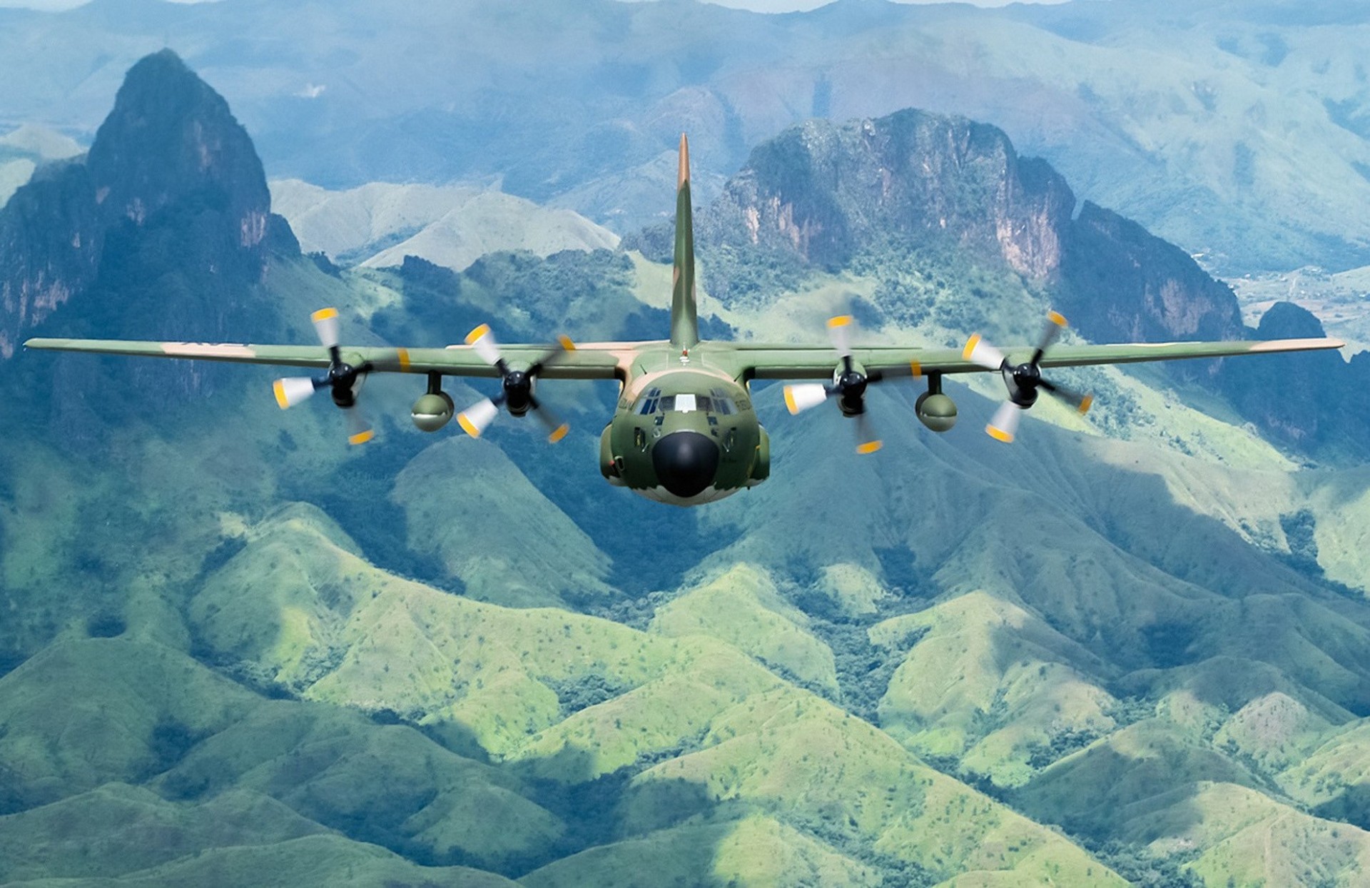 транспортно геркулес c-130h