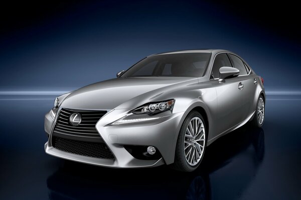 Gris lexus is 350 vue de face sur fond bleu