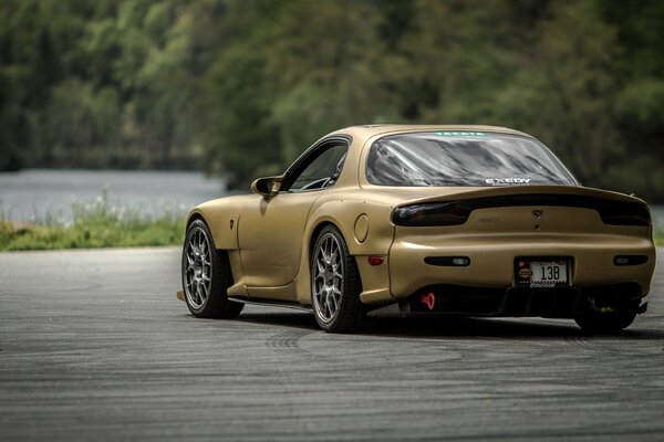 Mazda RH 7 posición de oro oscuro