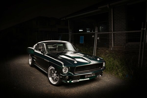 Samochód Ford Mustang Fastback z 1967 roku