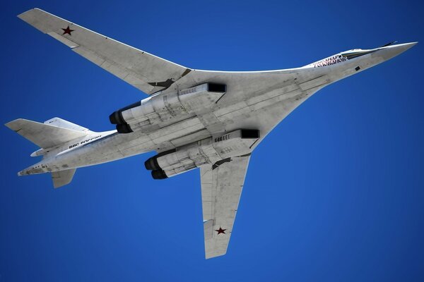 Bombardero TU-160 vks RF en vuelo