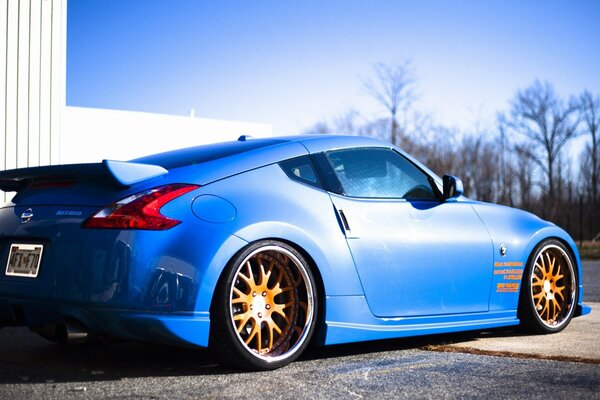 Blue tuned Nissan 370