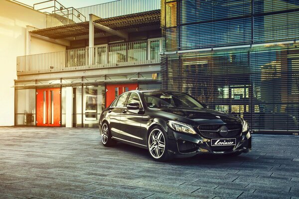 Belle voiture mercedes-benz noire