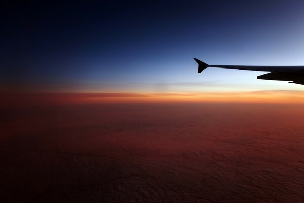 There are endless clouds under the wing of the plane