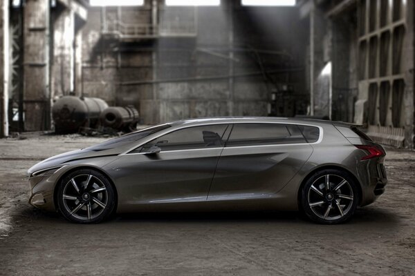 Peugeot concept car en usine