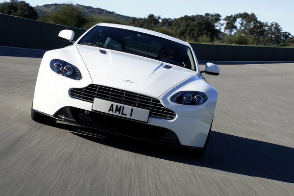 Aston martin s sharp forward movement