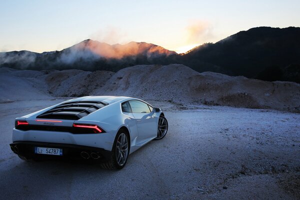 Voiture lamborghini-ouragan parmi les voitures