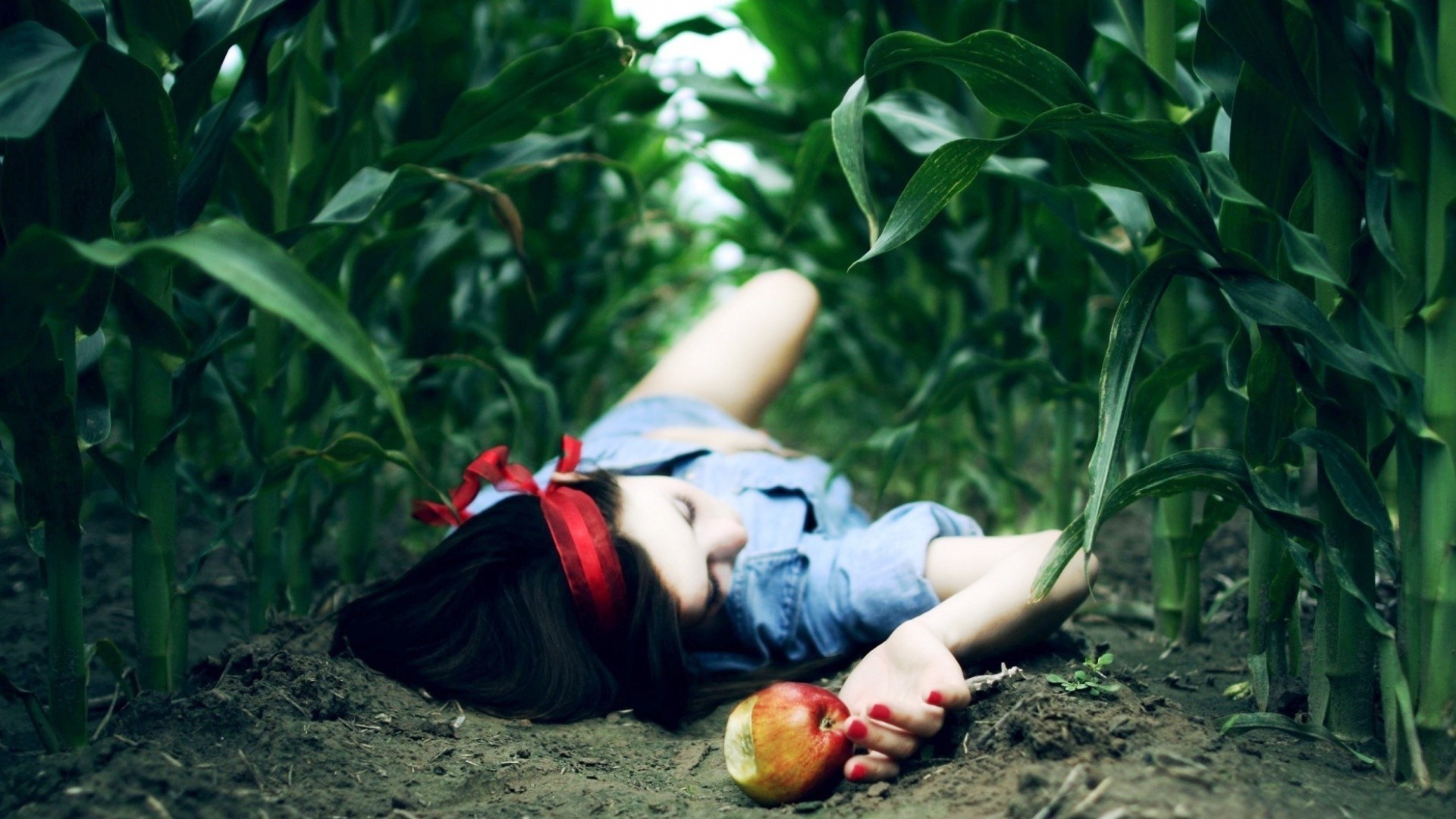 mujer manzana mig-15 chica morena cosplay blancanieves