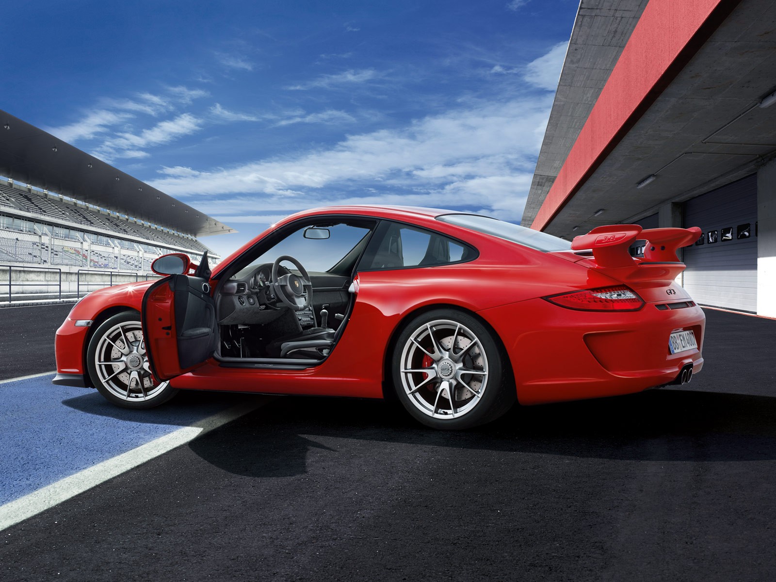 porsche 911 gt3 piste intérieur ciel rouge