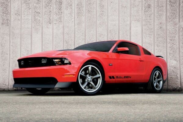 Rouge sport Ford Mustang