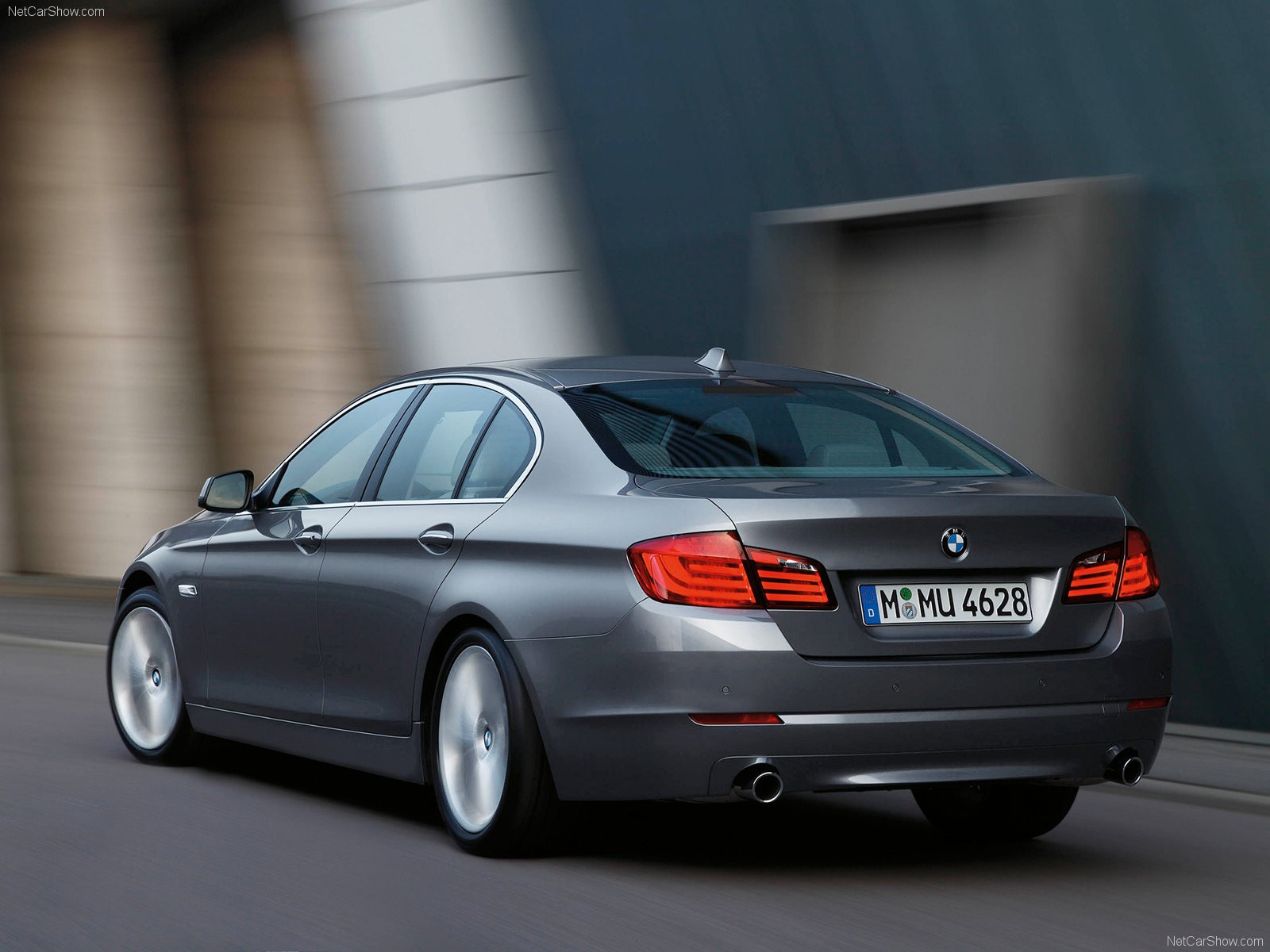 bmw-5 series 2011 1600x1200