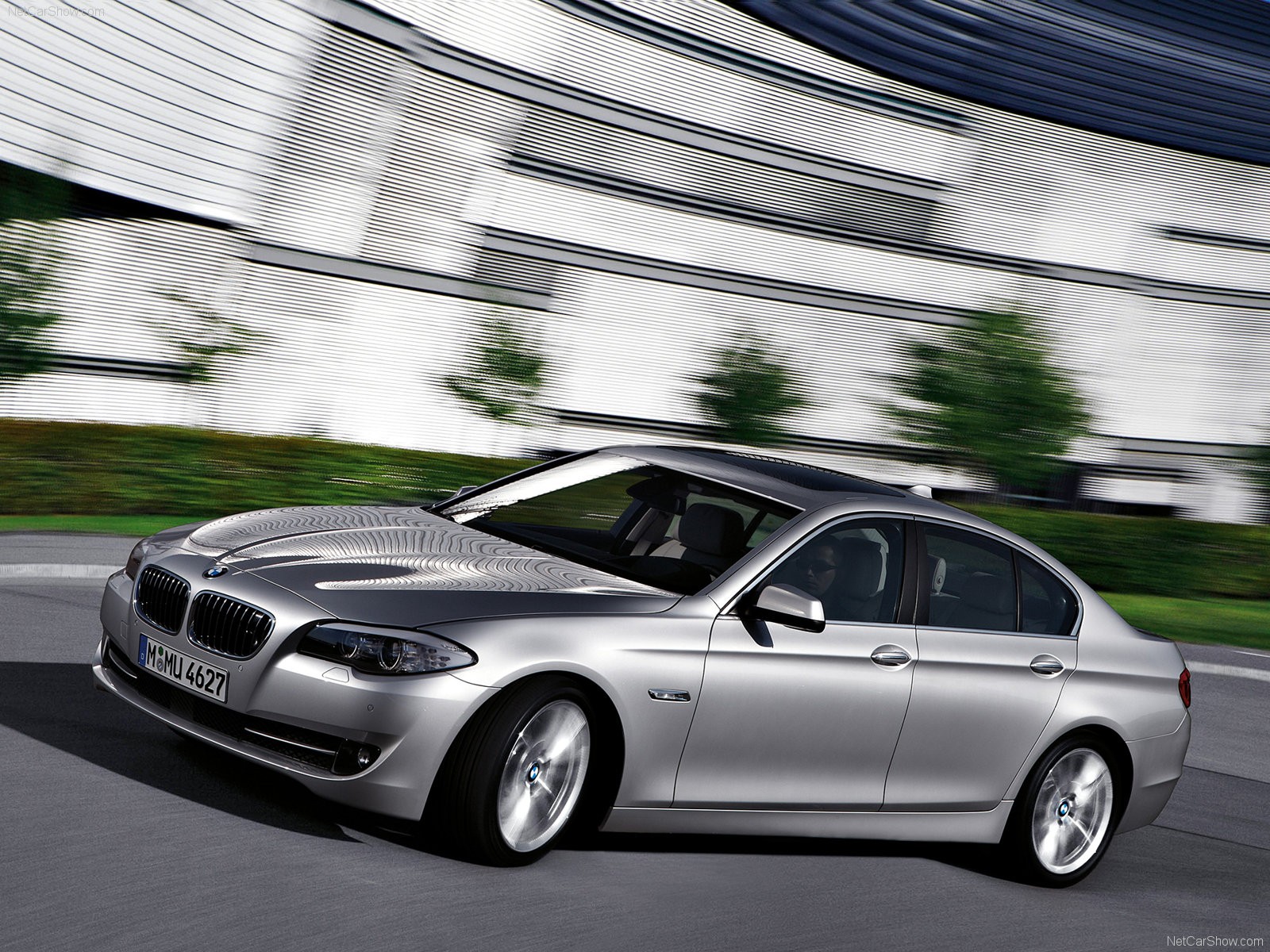 bmw-5 серия 2011 1600x1200