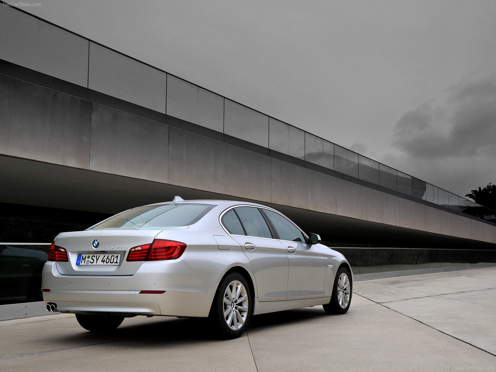 bmw-5 series 2011 1600x1200