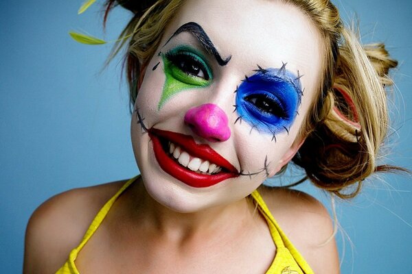 La fille au maquillage du joker, Harley Quinn