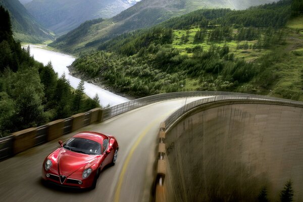Alfa Romeo 8c rushes along the highway