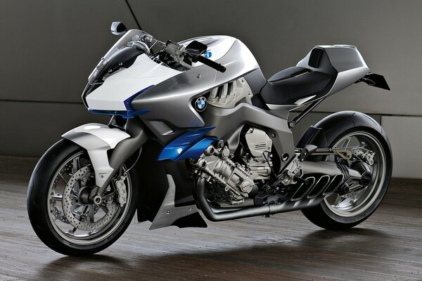 Nouvelle moto puissante BMW