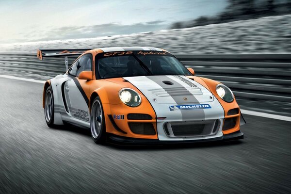 Vitesse Porsche sur une piste simple