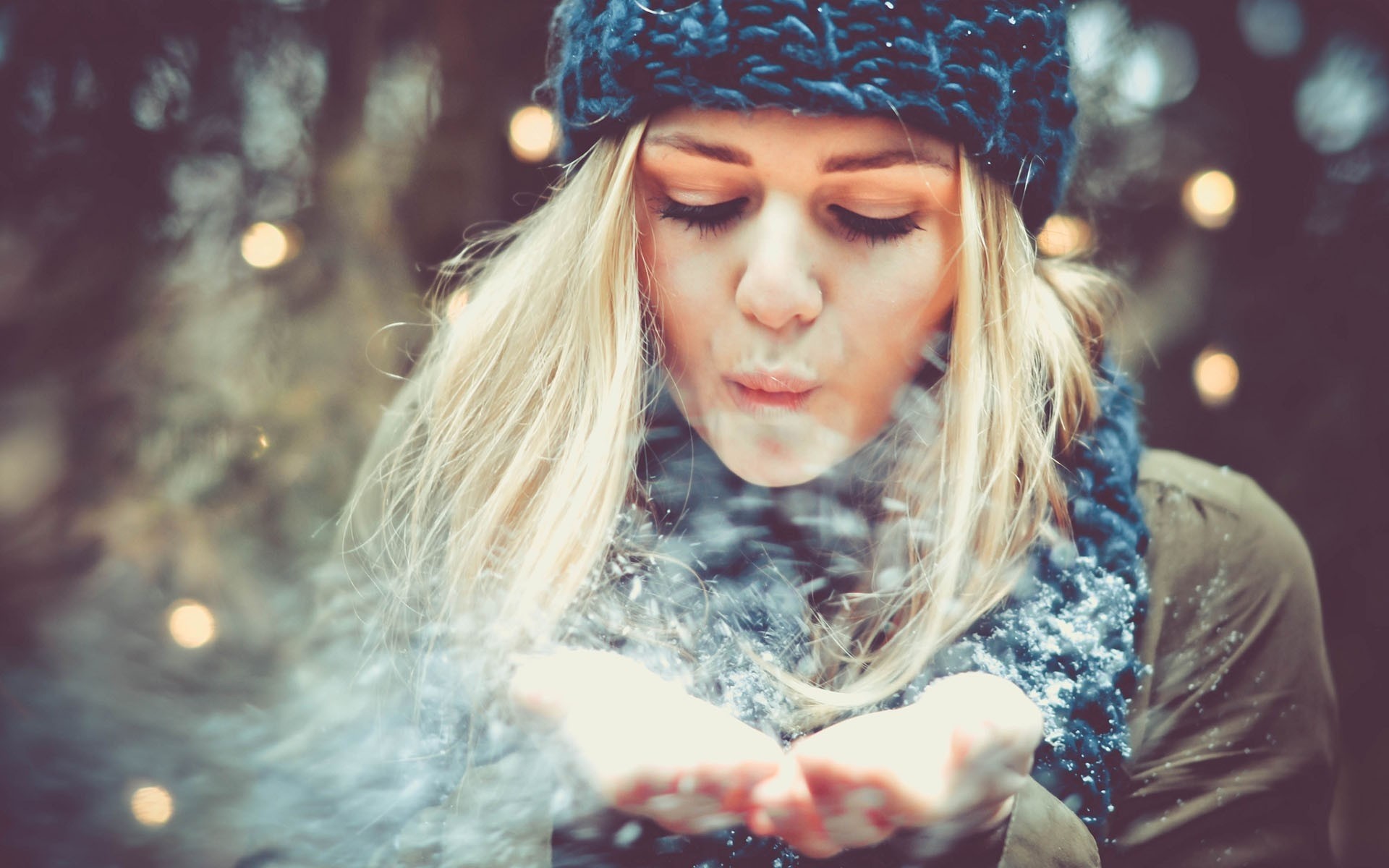 mujer nieve chica gris macro rubia