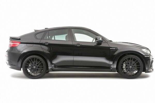 Auto bmw-x6-M in nero