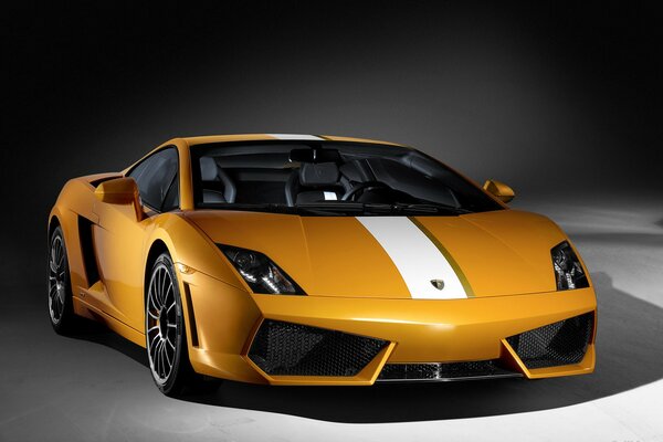 Lamborghini 650-4_r orange with a white stripe on the hood