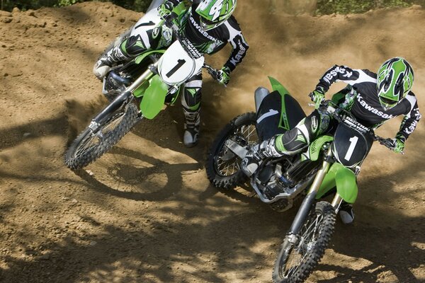 Kawasaki Cross ist schön außerhalb der Straßen