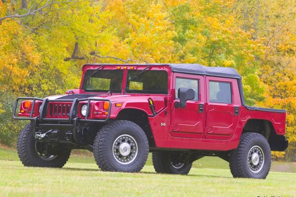 Легендарный американский внедорожник. Красный hummer