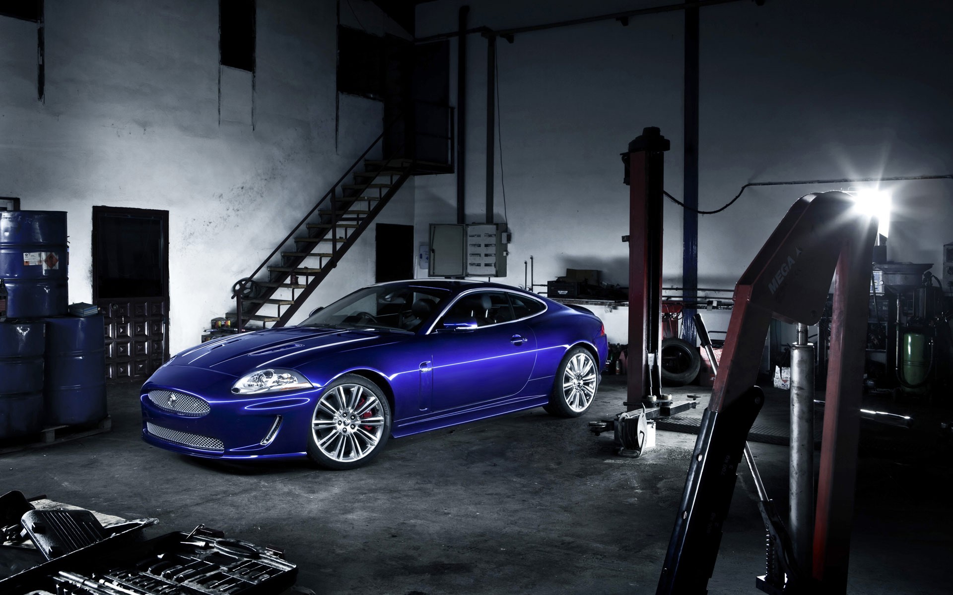 jaguar xkr blue garage