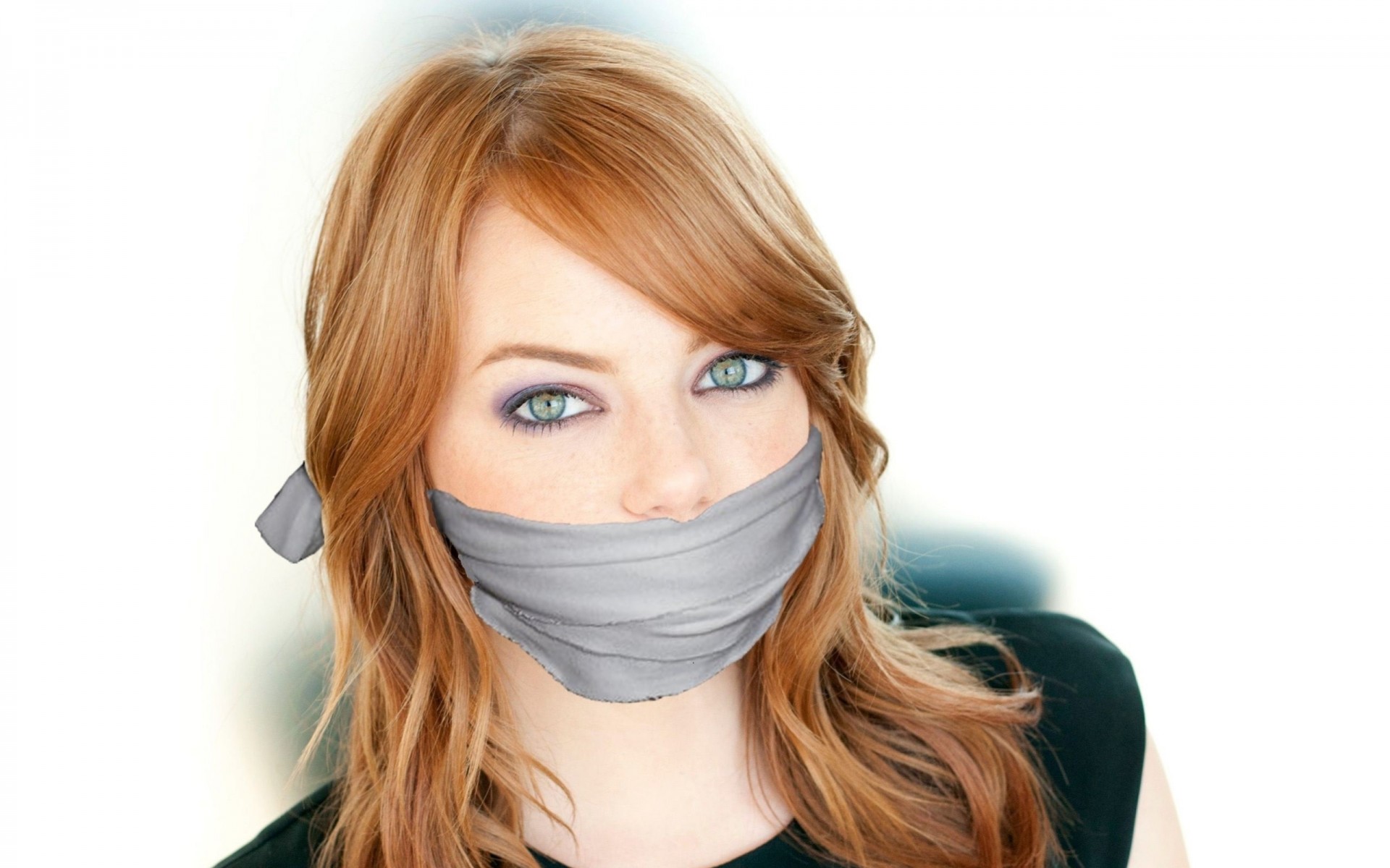 celebrity face bandage emma stone