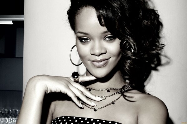 Rihanna with curls in jewelry