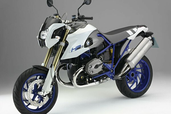 Nouvelle moto brillante pure