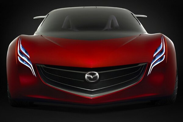 Mazda Auto Colore Rosso Vista frontale