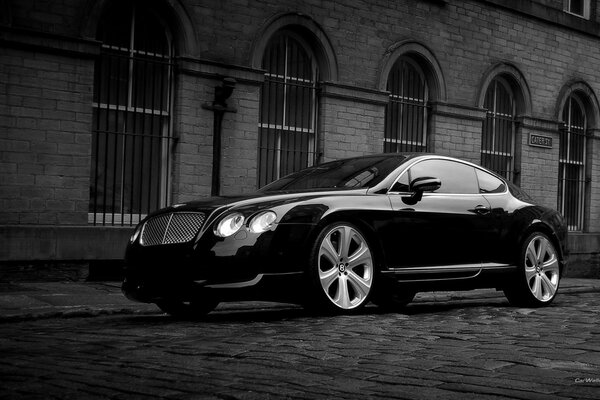 Samochód Bentley continental gts w kolorze czarnym
