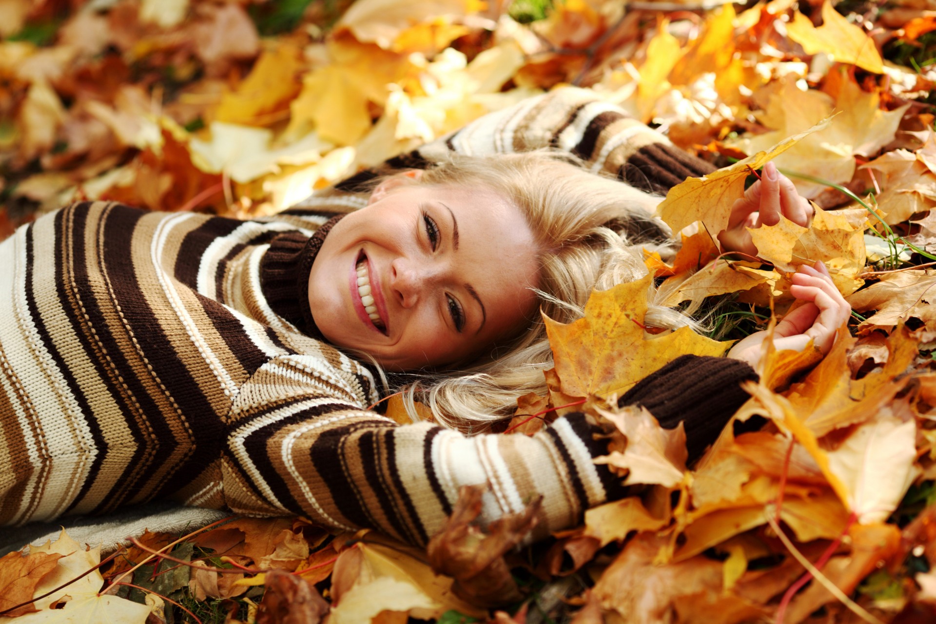 jacket blonde girl is autumn