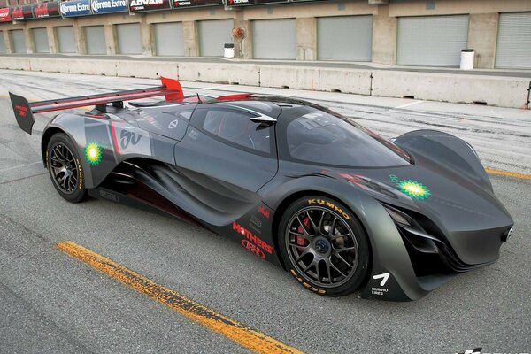 Auto deportivo Mazda Furai en el lanzamiento