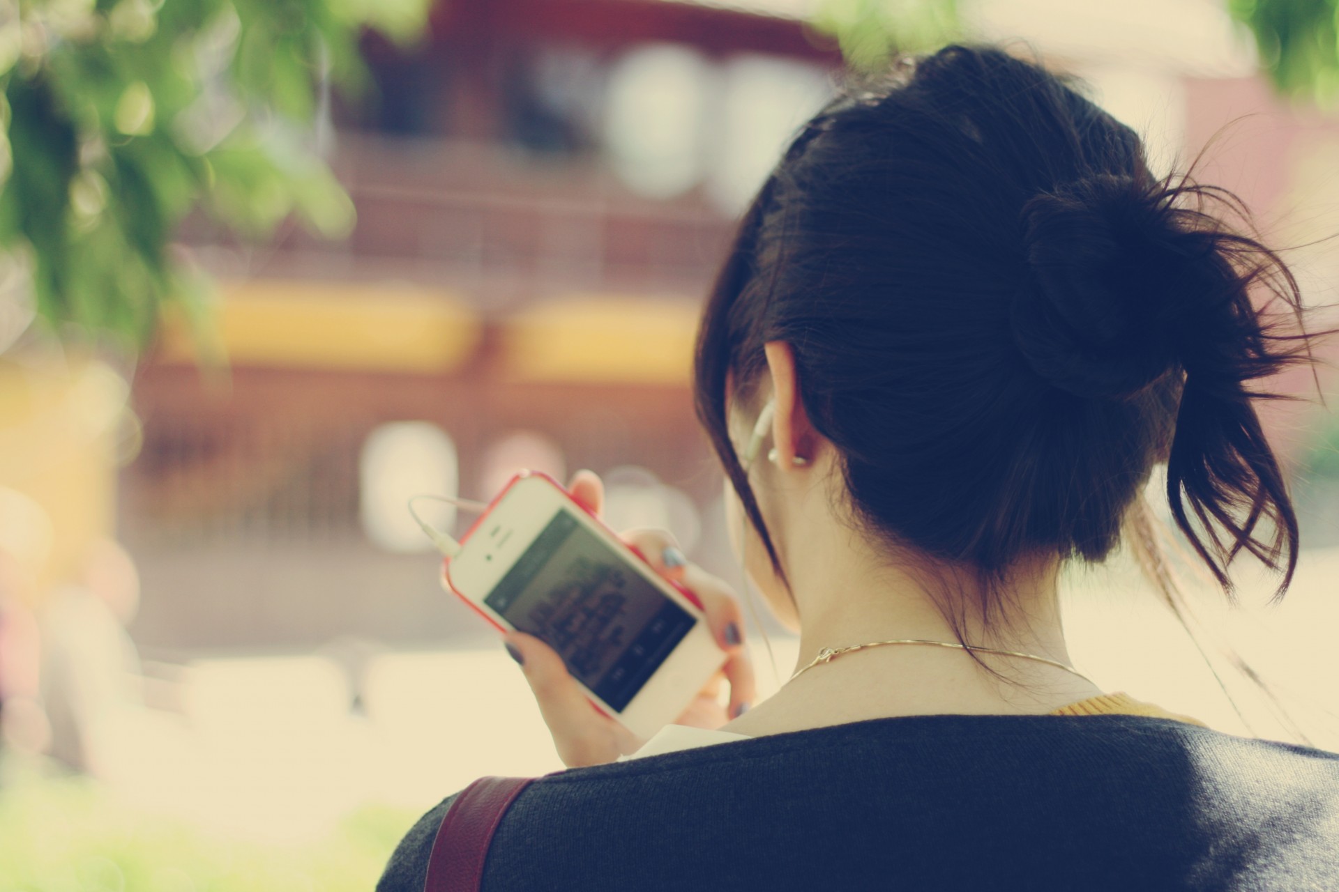 telefon braunhaarig mädchen musik stimmung