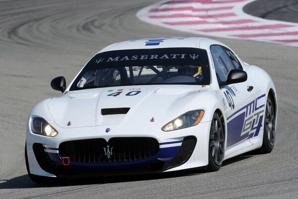 White maserati granturismo race italy